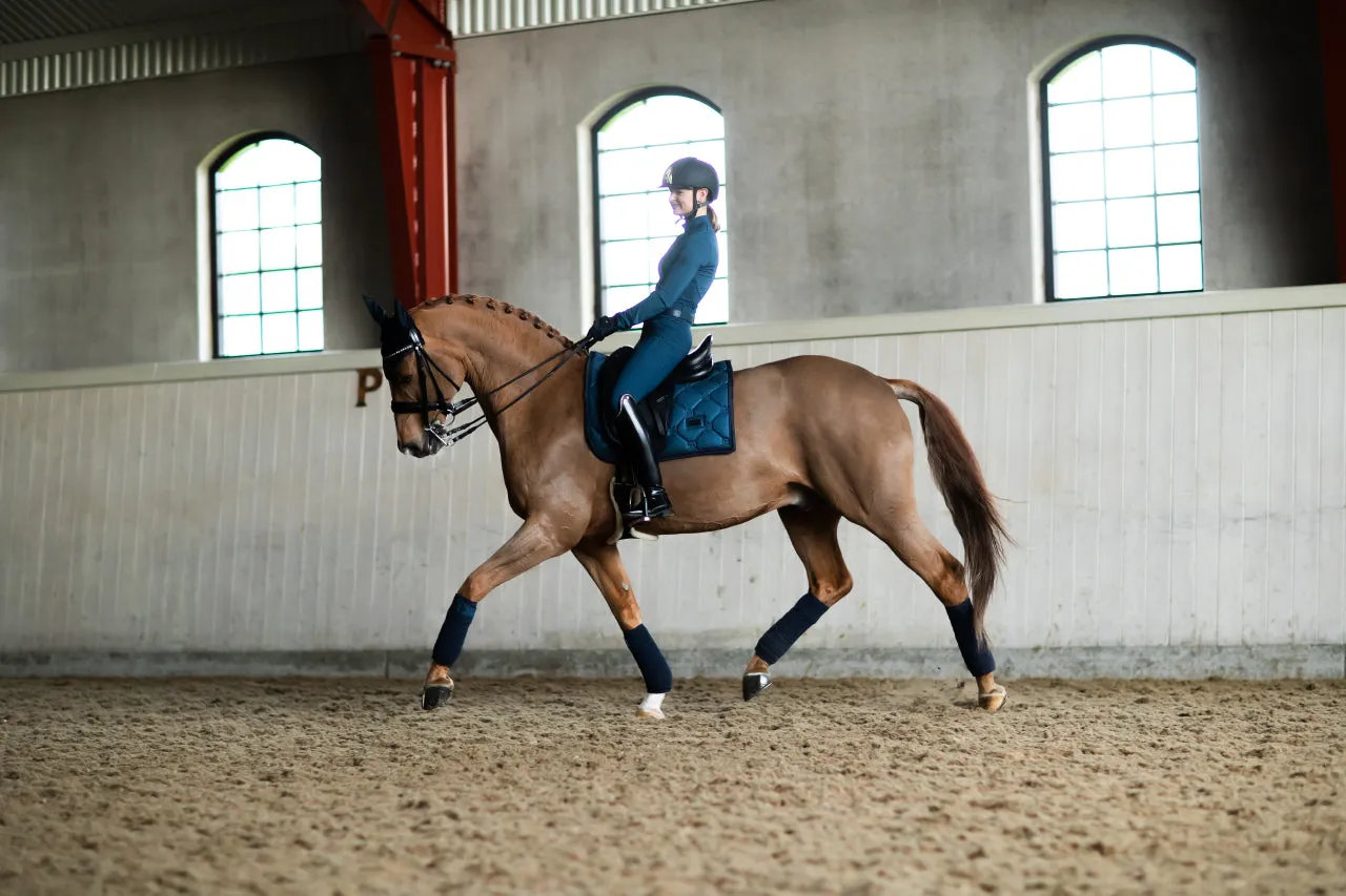 Tapis Glimmer Blue Meadow - Equestrian Stockholm
